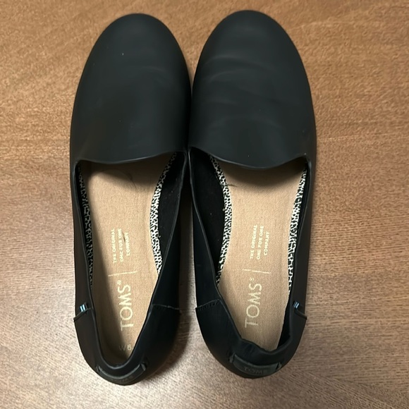 Toms Darcy Black Leather Flats - Picture 1 of 3
